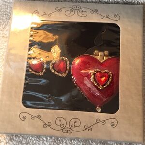 Trinket box and earrings set. New in box🌷🌷🌷🌸